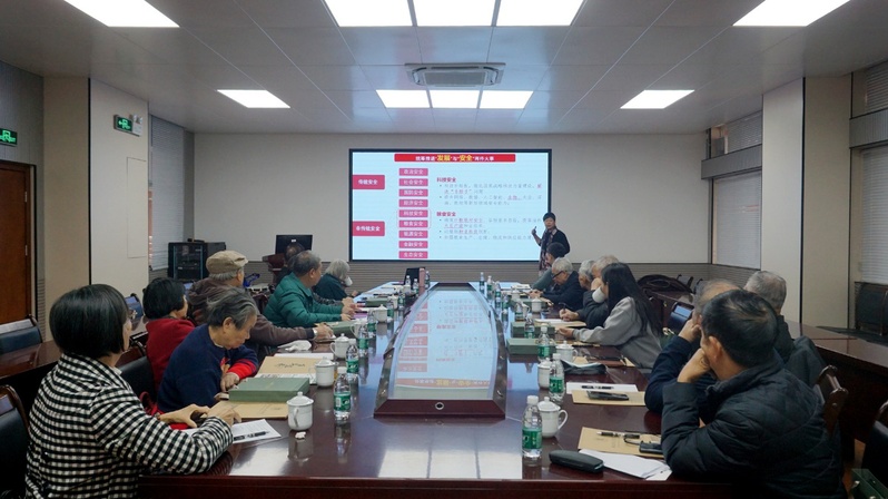 退休不褪色 永远跟党走