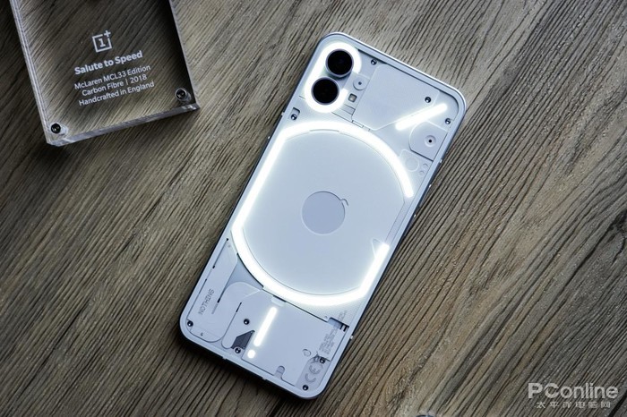 Nothing Phone (1) 全面评测：毫无性价比，但它仍是我2022年的Top1三防手机「Nothing Phone (1) 全面评测：毫无性价比，但它仍是我2022年的Top1」